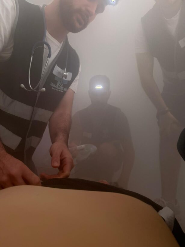 Simulación de Alta Fidelidad en Entornos Hostiles: ¿Cómo se Entrena el Control del Caos en Trauma Grave?